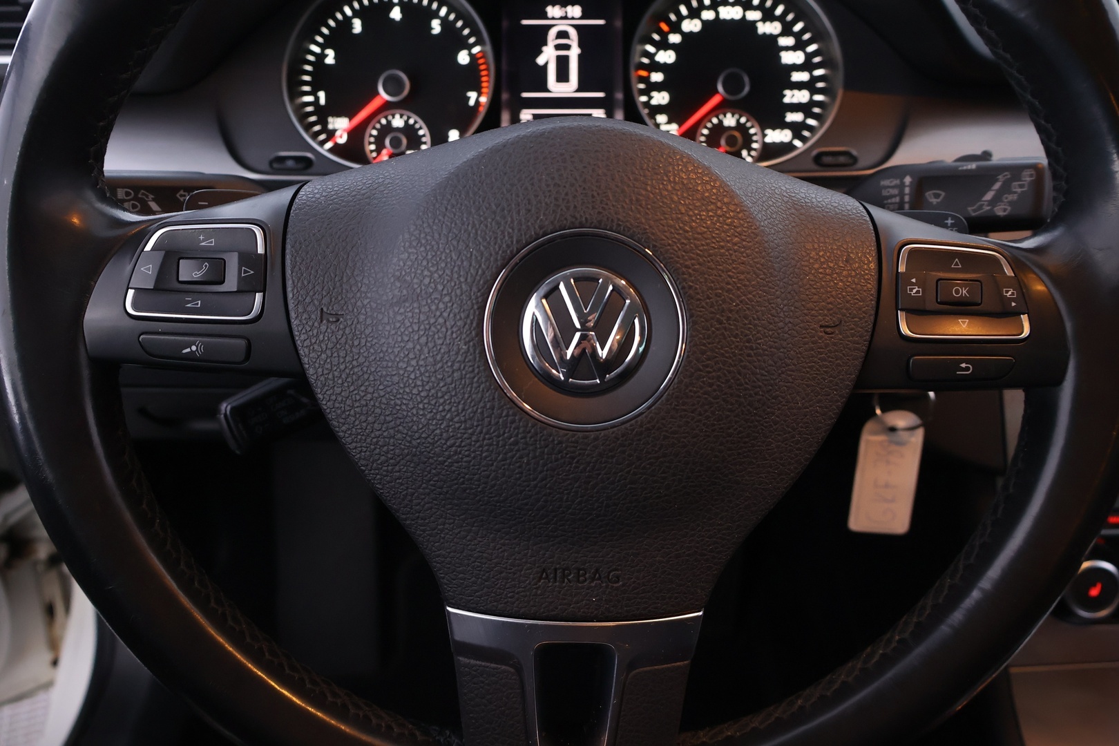 VOLKSWAGEN Passat 2011