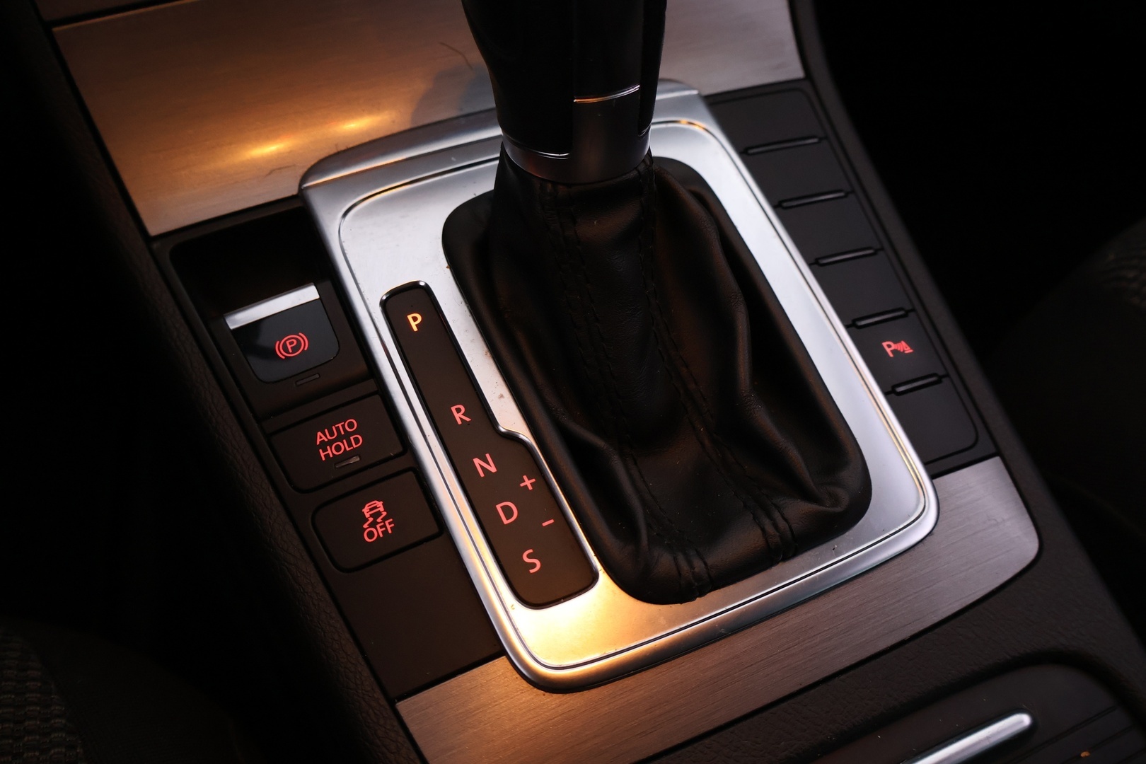 VOLKSWAGEN Passat 2011