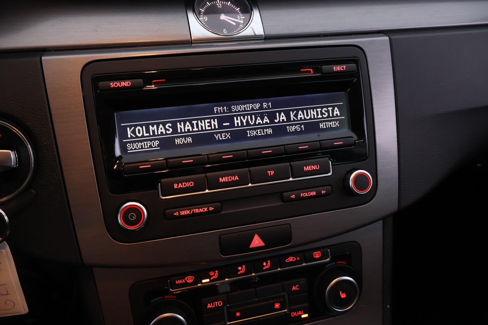 VOLKSWAGEN Passat 2011