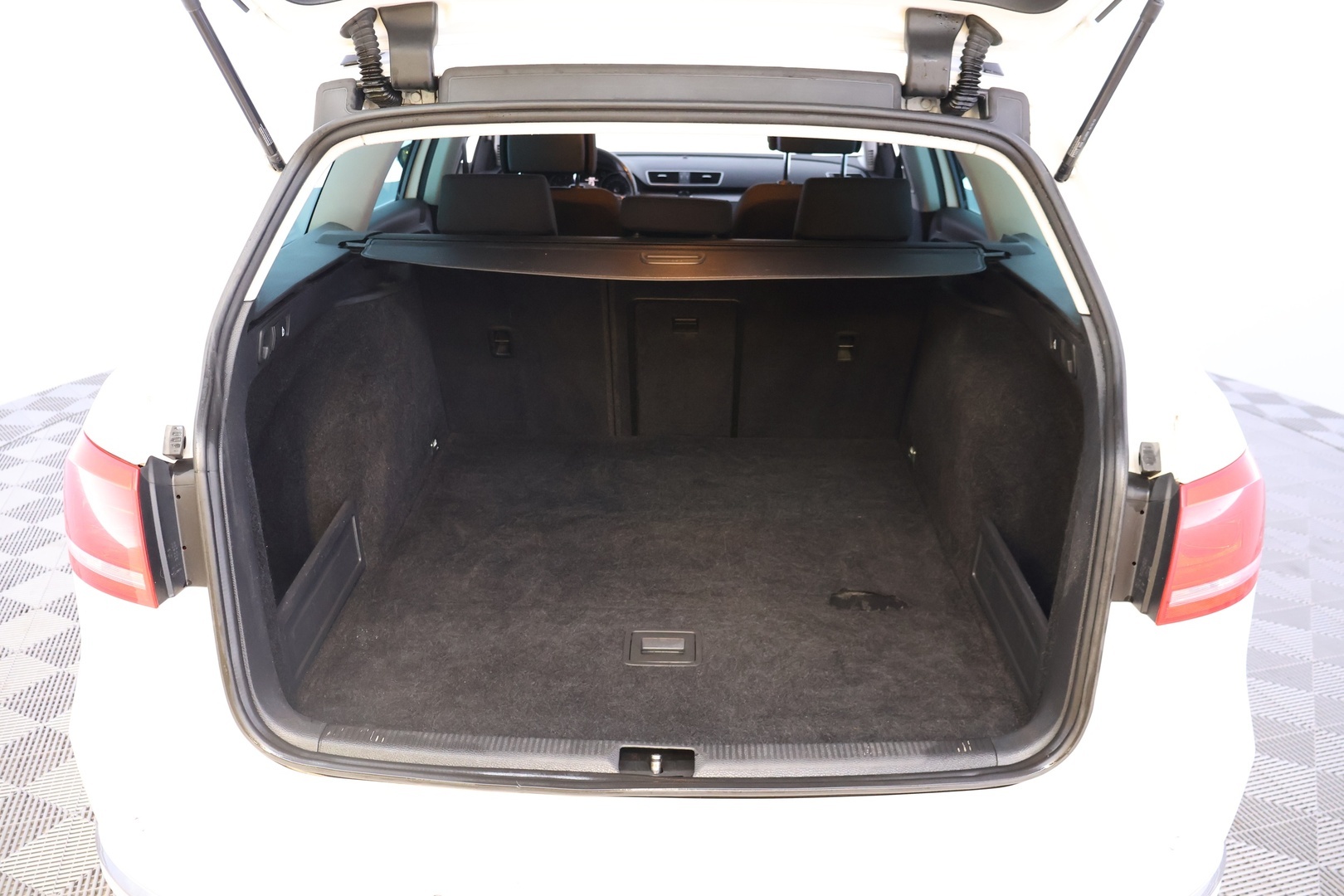 VOLKSWAGEN Passat 2011