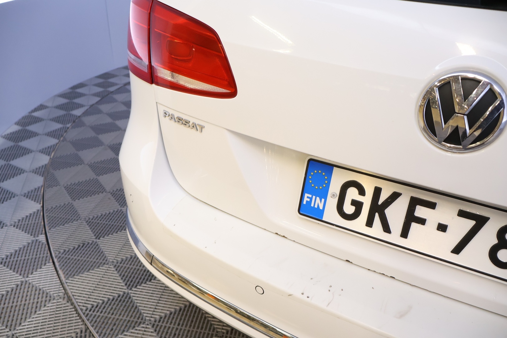 VOLKSWAGEN Passat 2011