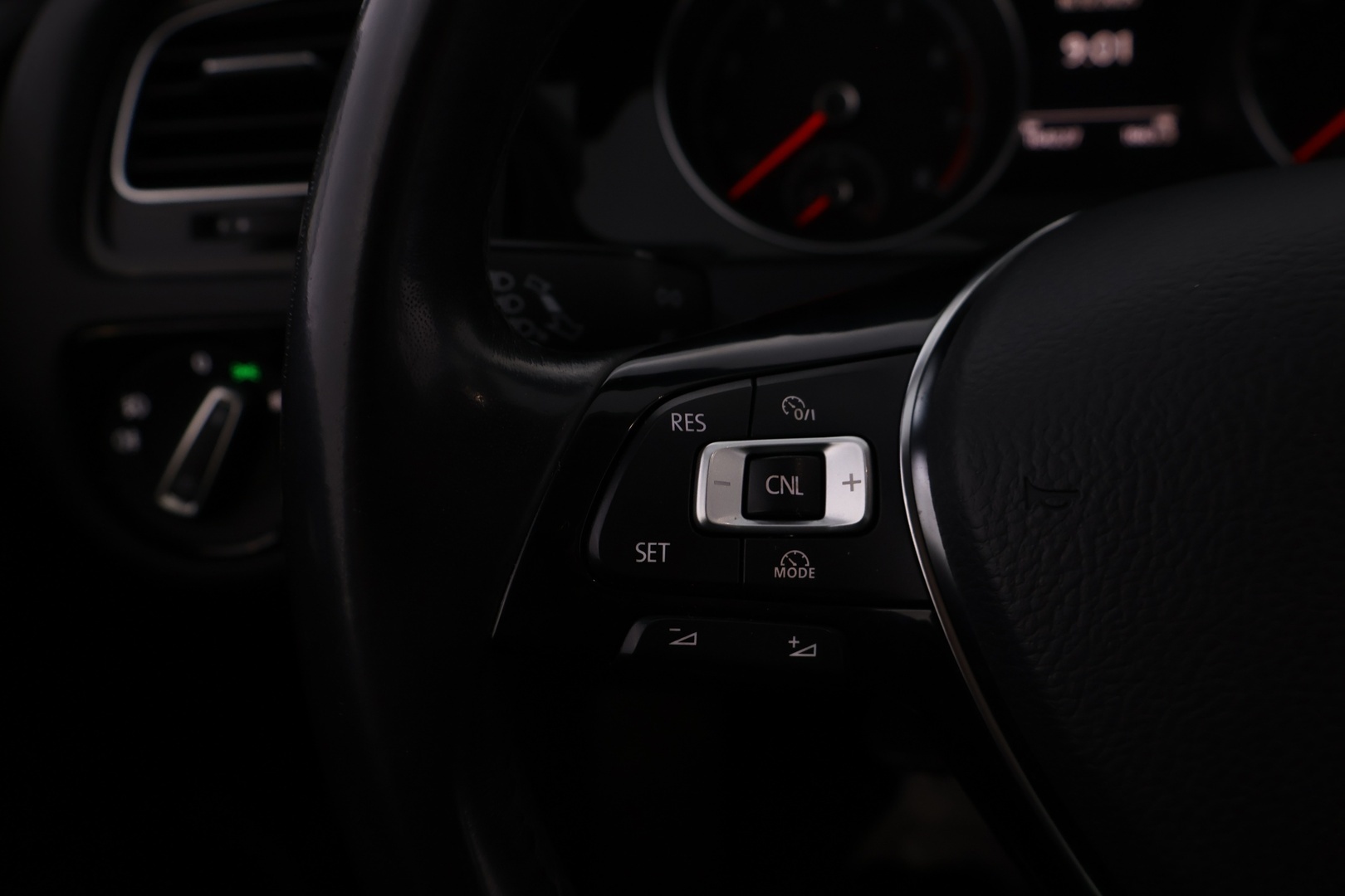 VOLKSWAGEN Golf 2014