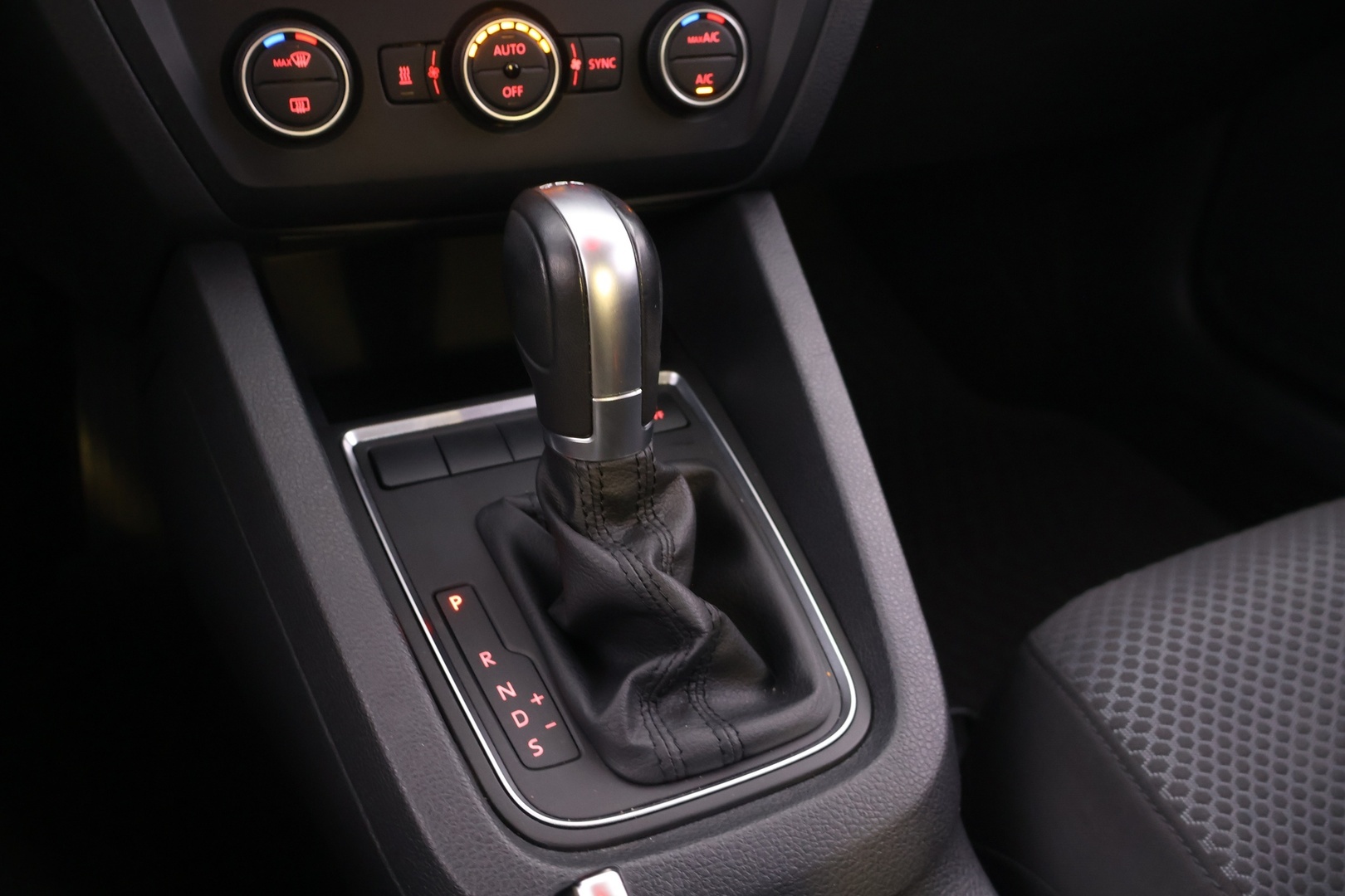 VOLKSWAGEN Jetta 2016