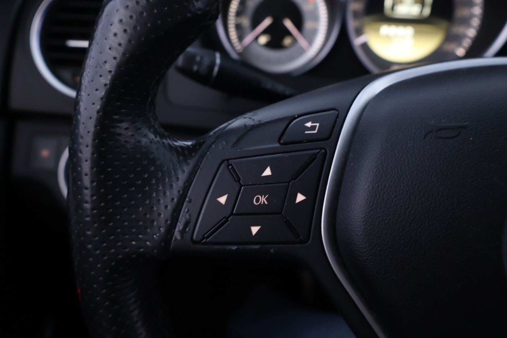 MERCEDES-BENZ C 2012