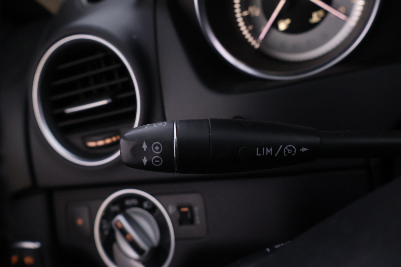 MERCEDES-BENZ C 2012