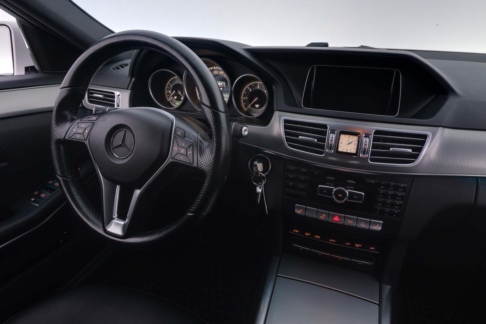 MERCEDES-BENZ E 2015
