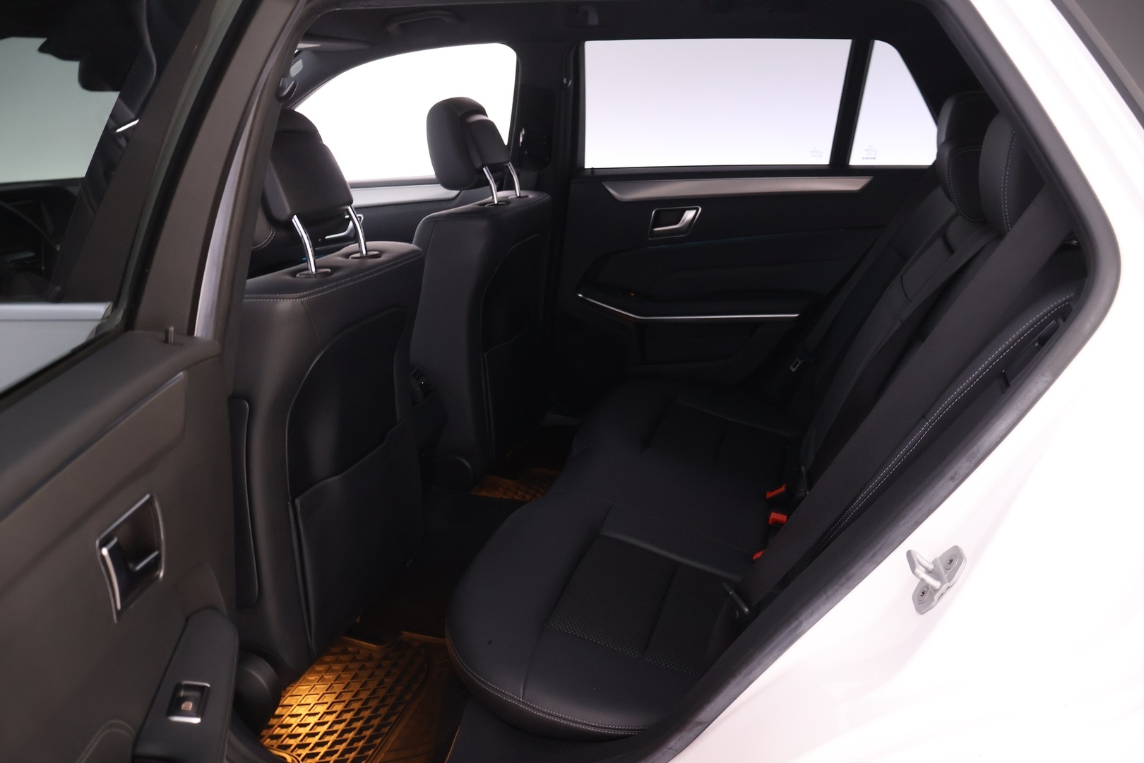 MERCEDES-BENZ E 2015