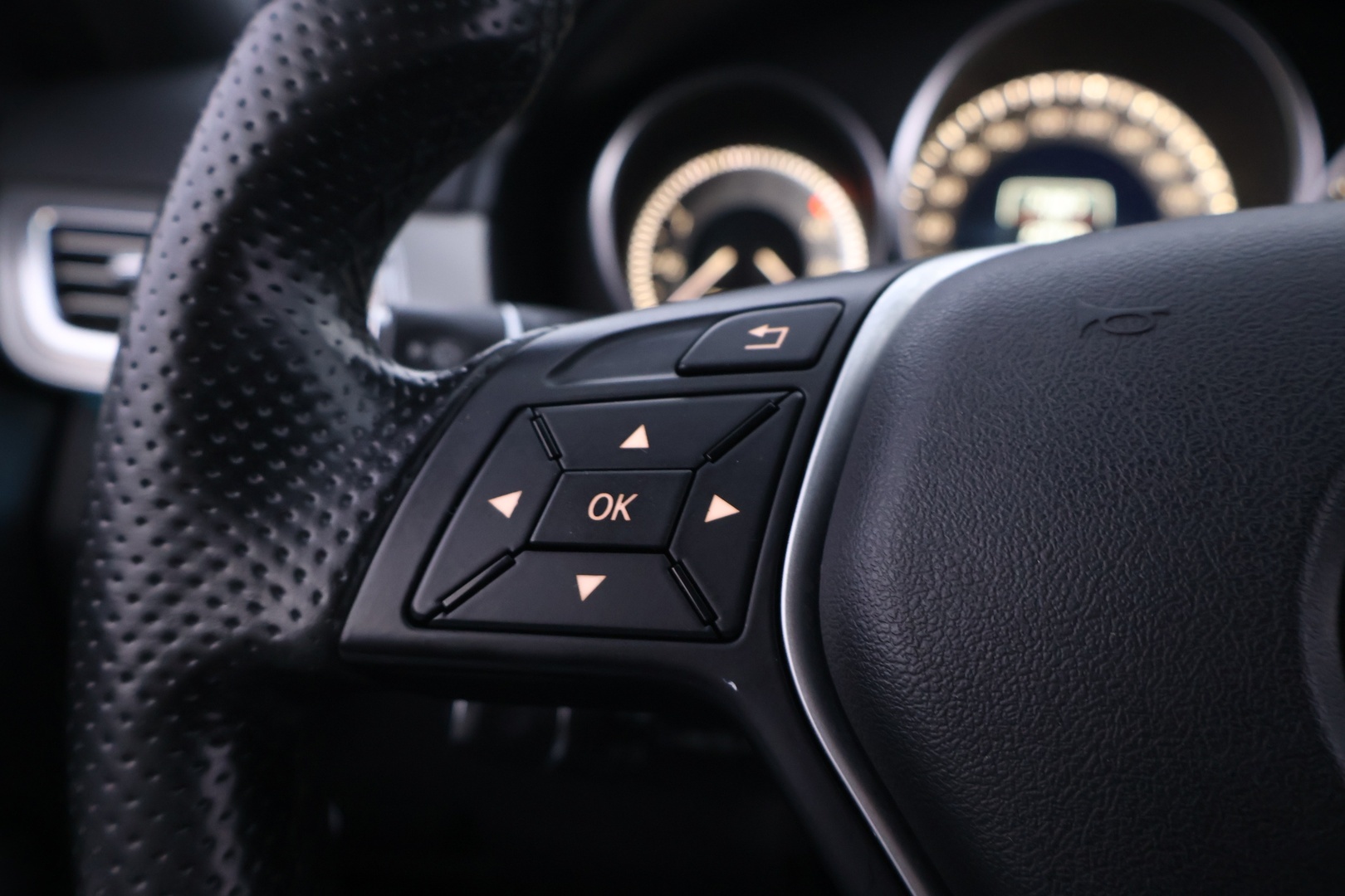MERCEDES-BENZ E 2015