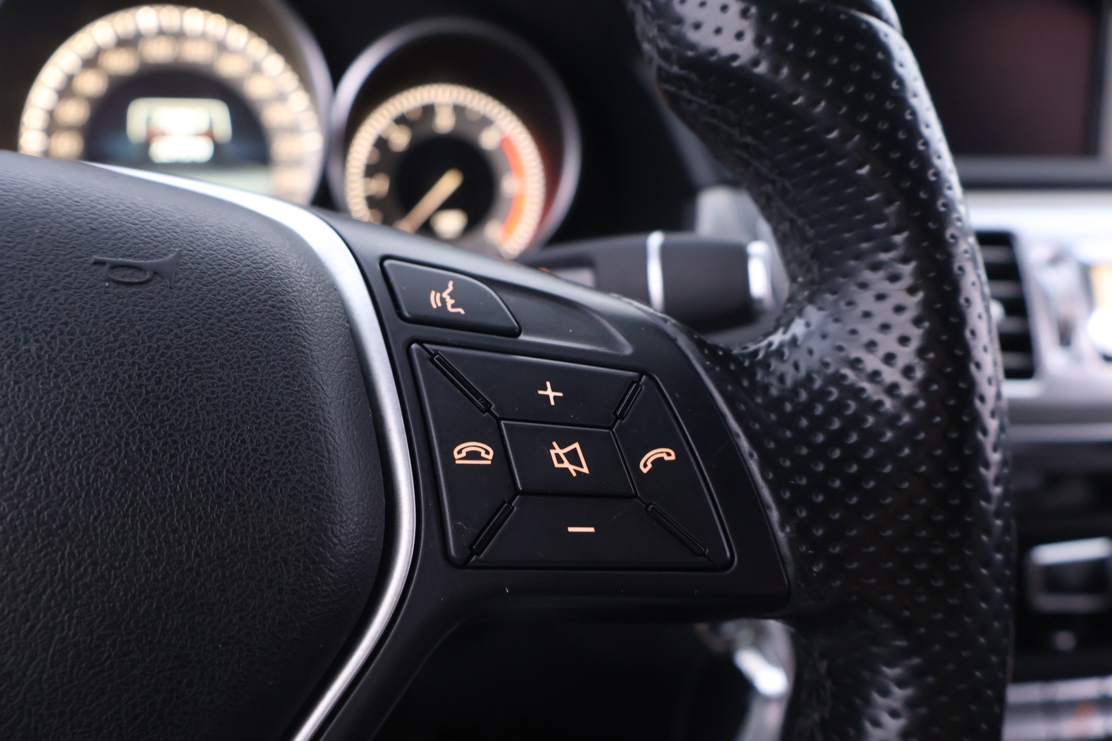 MERCEDES-BENZ E 2015