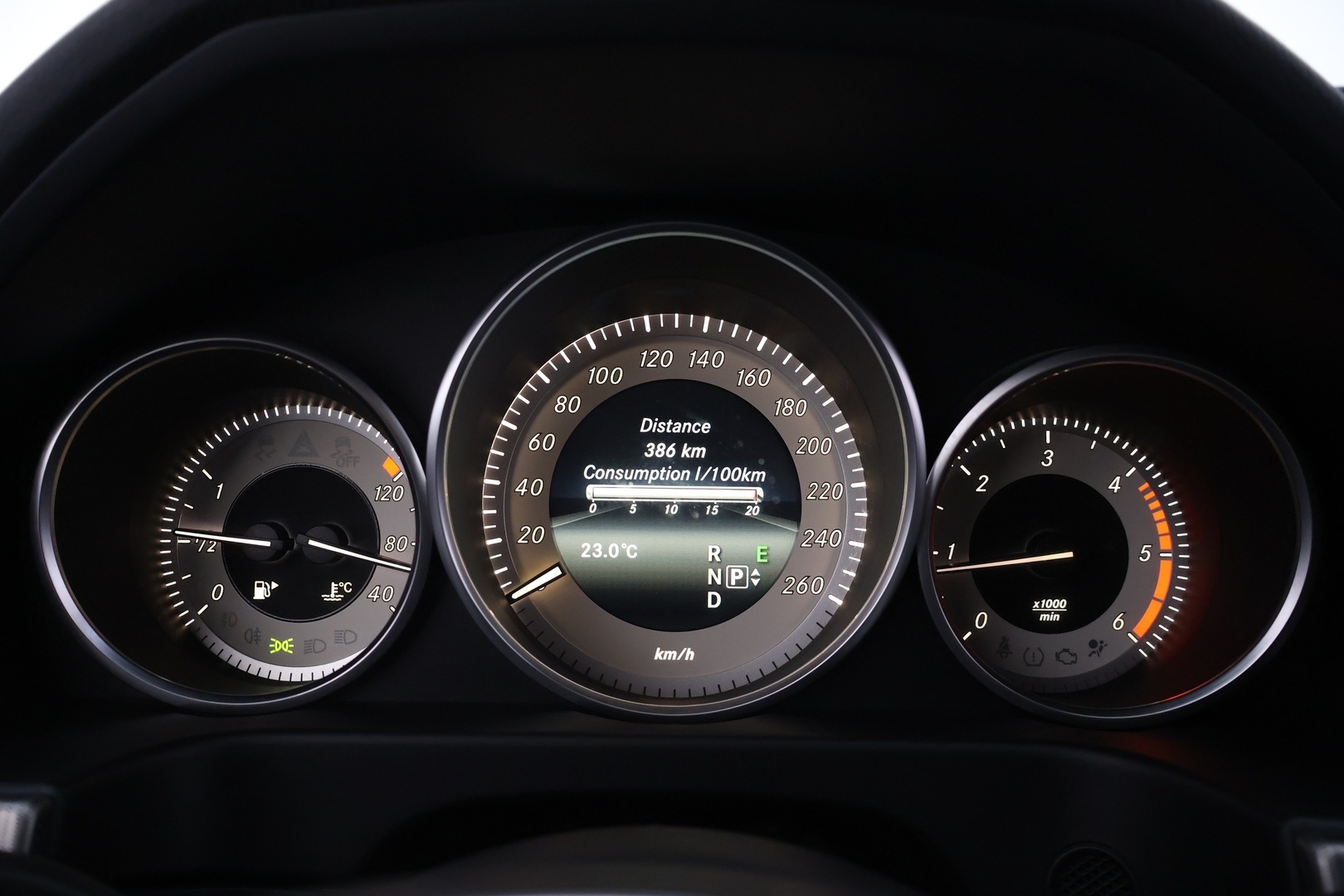 MERCEDES-BENZ E 2015