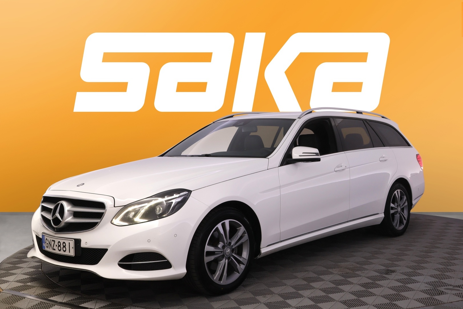 MERCEDES-BENZ E 2015