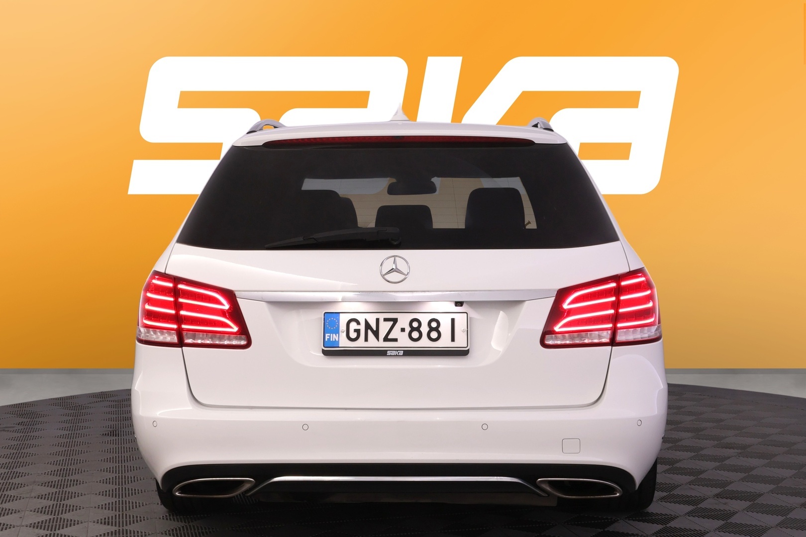 MERCEDES-BENZ E 2015