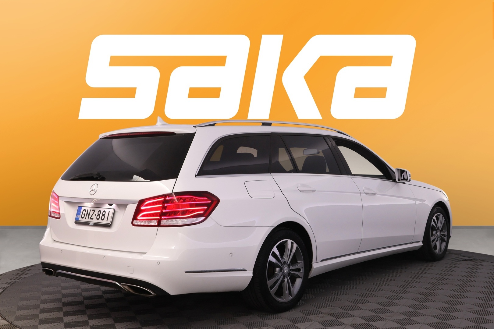 MERCEDES-BENZ E 2015