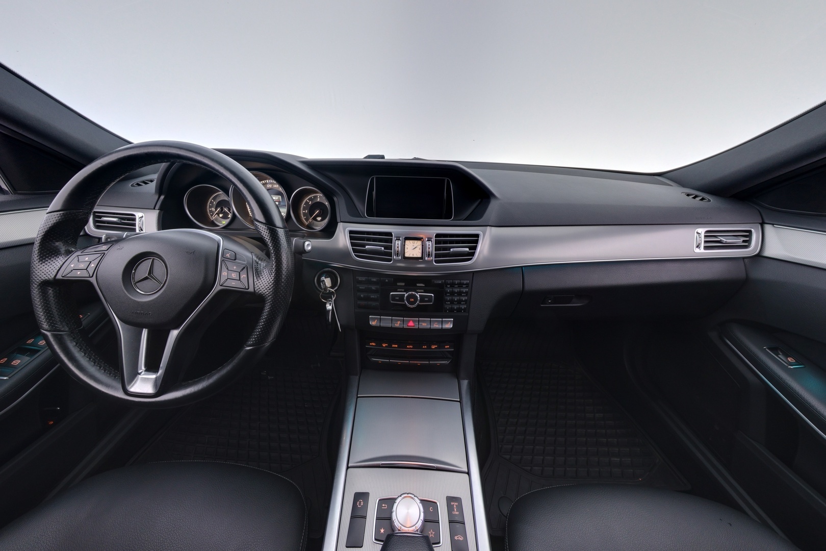 MERCEDES-BENZ E 2015