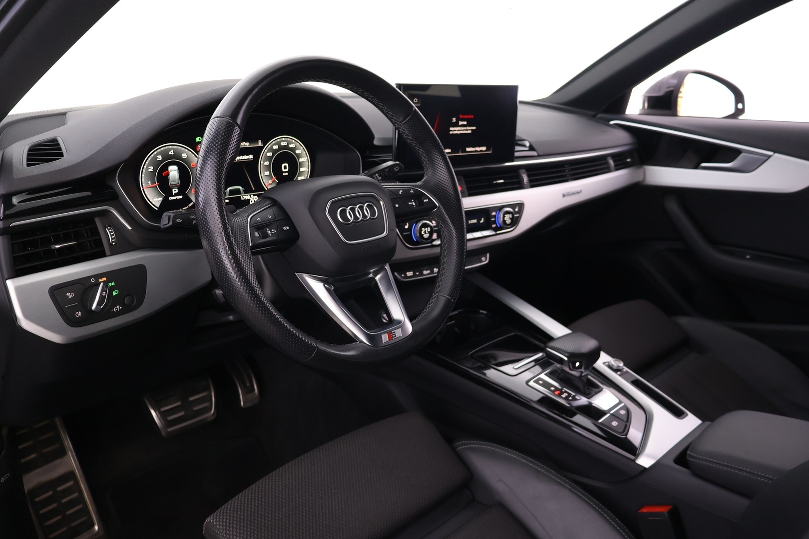 AUDI A4 2022