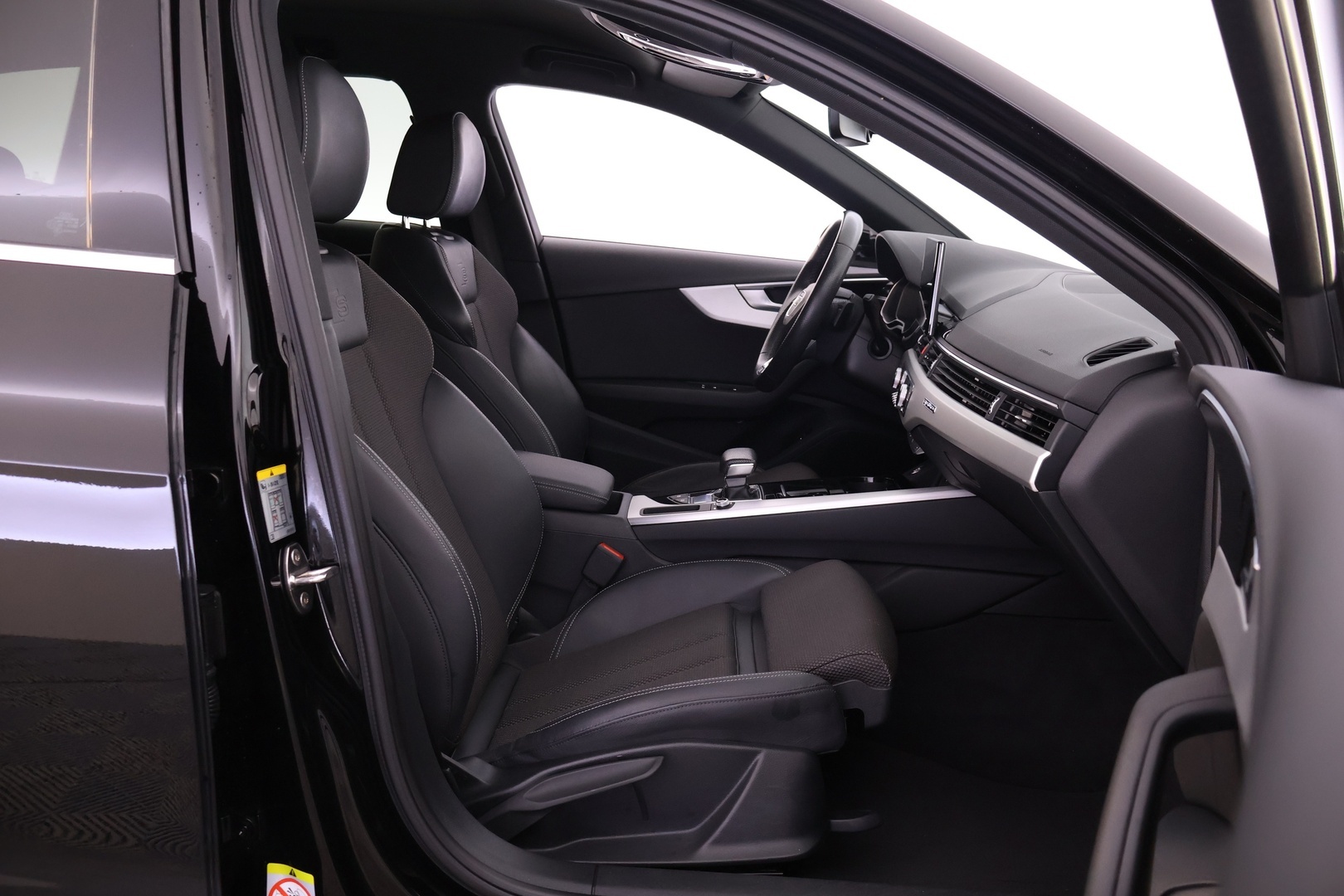 AUDI A4 2022