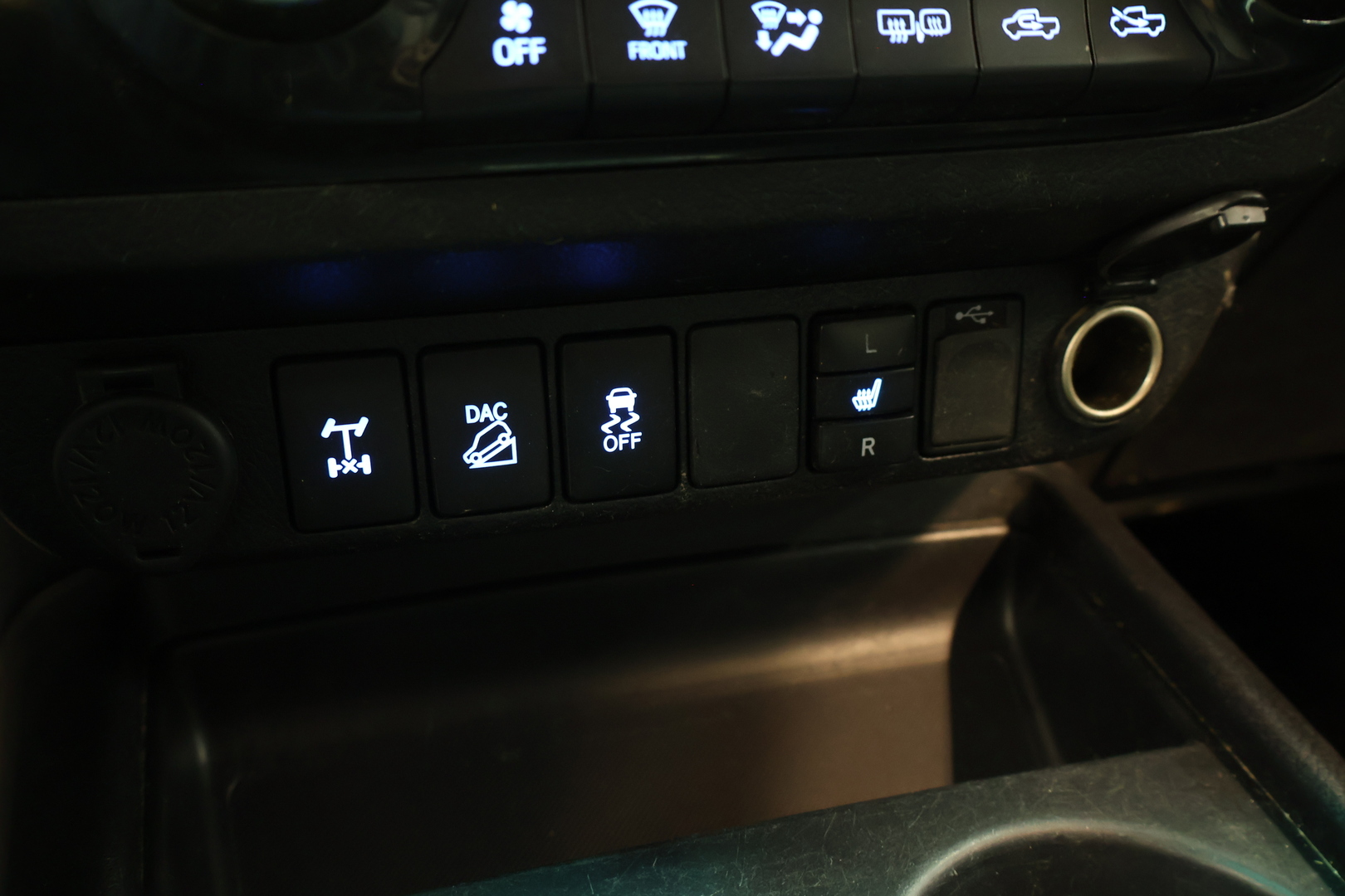 TOYOTA Hilux 2018