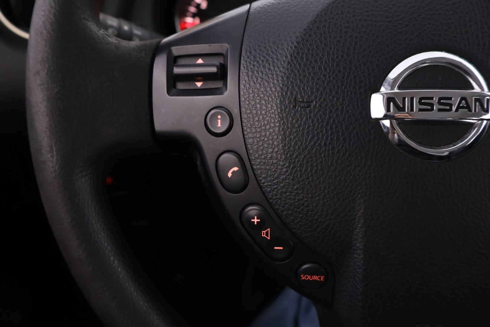 NISSAN Qashqai 2012
