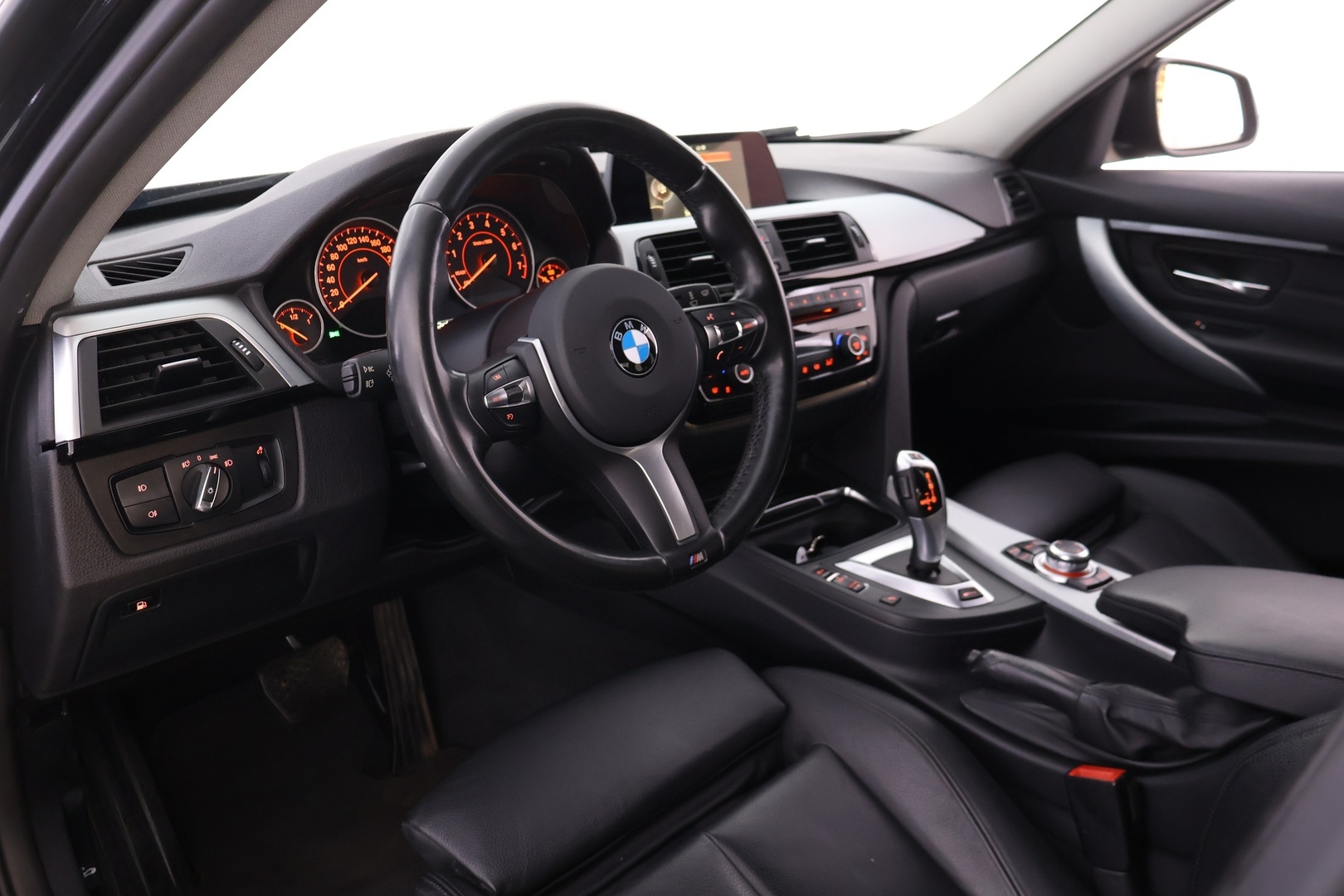 BMW 330 2016