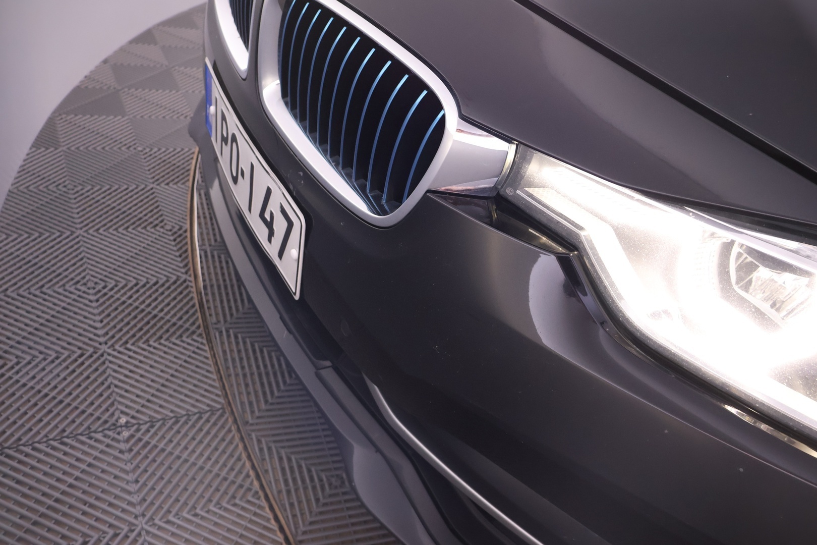 BMW 330 2016