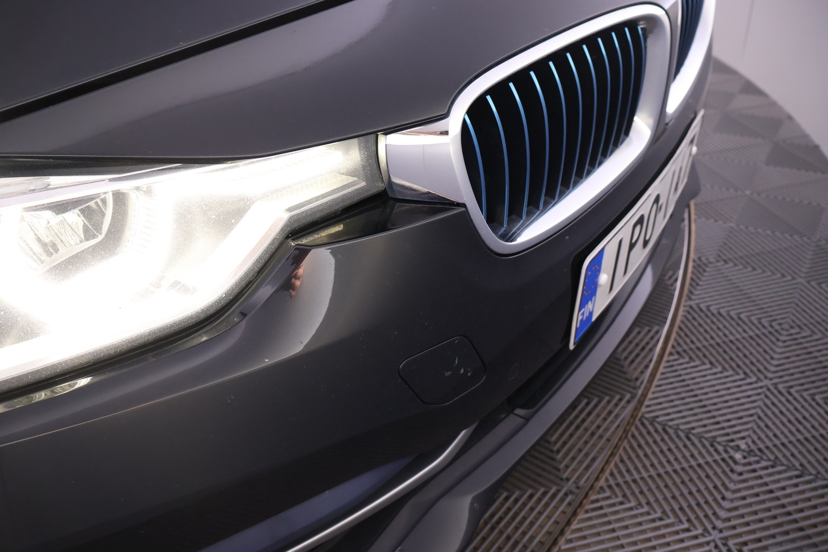 BMW 330 2016