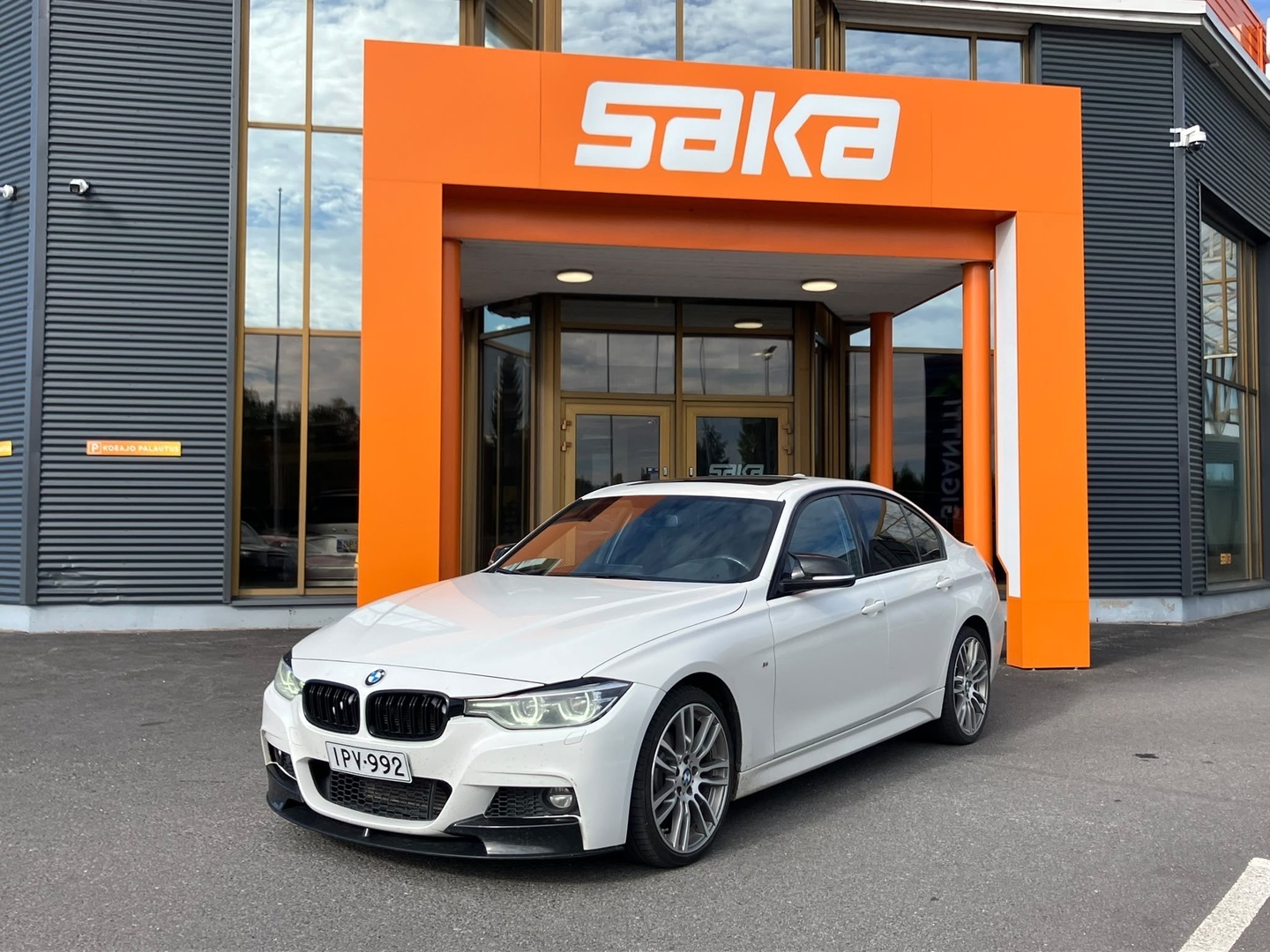 BMW 330 2016
