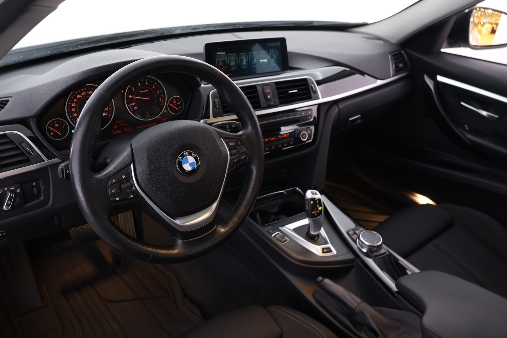BMW 330 2016