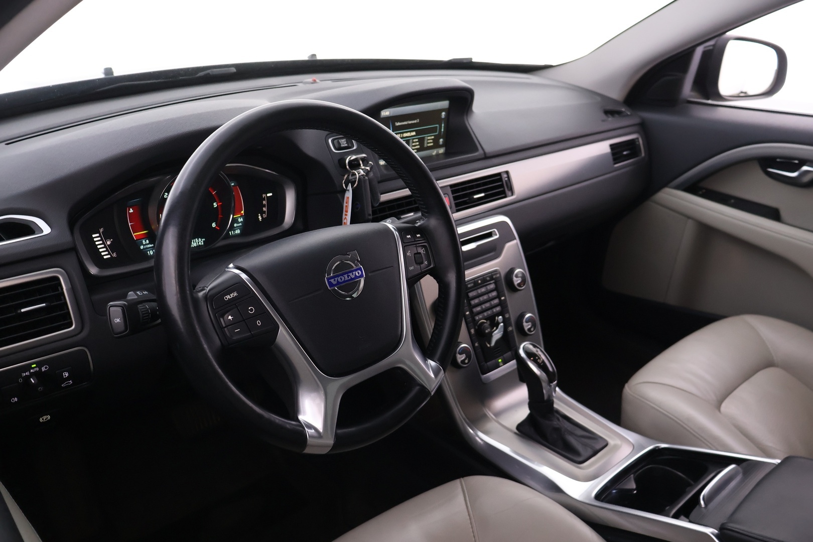 VOLVO V70 2014