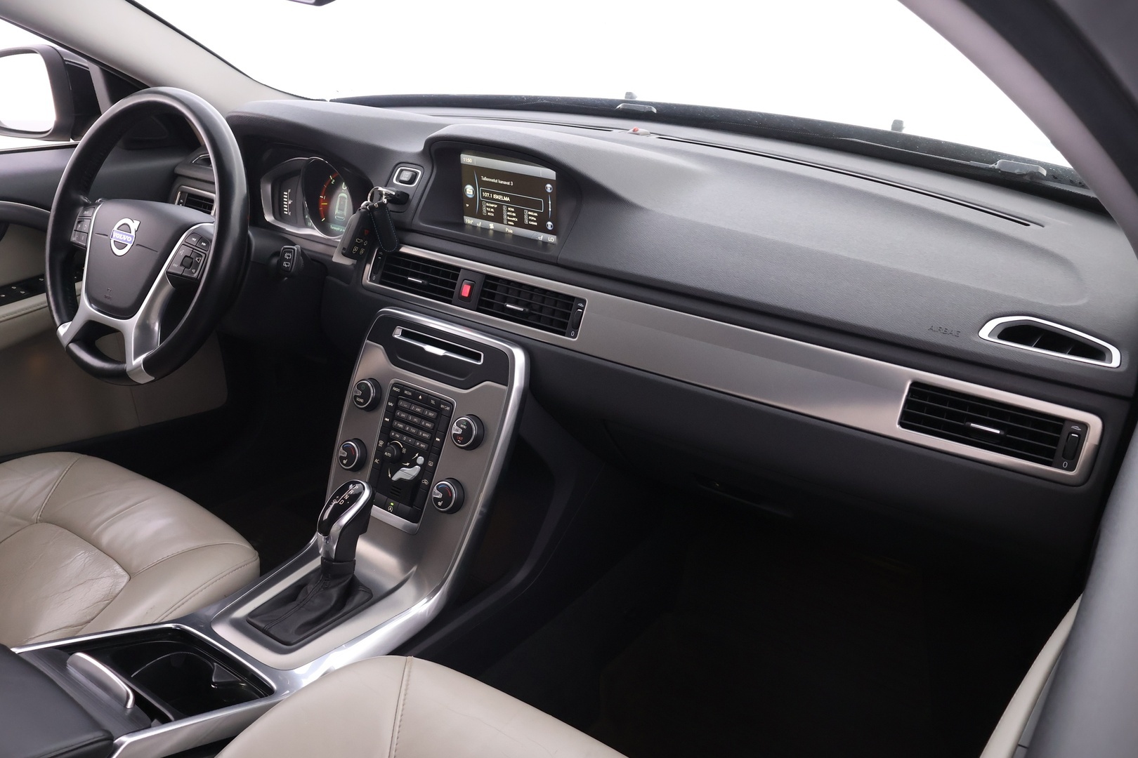 VOLVO V70 2014