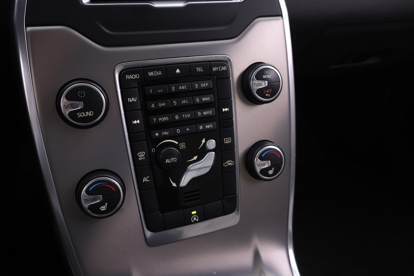 VOLVO V70 2014