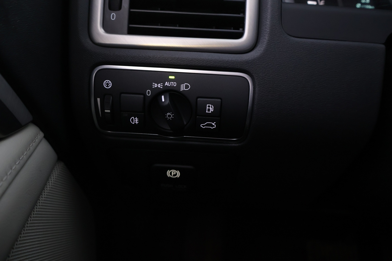 VOLVO V70 2014