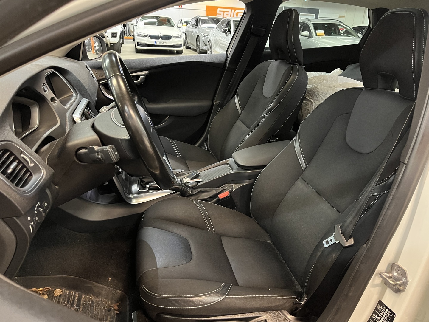 VOLVO V40 2015
