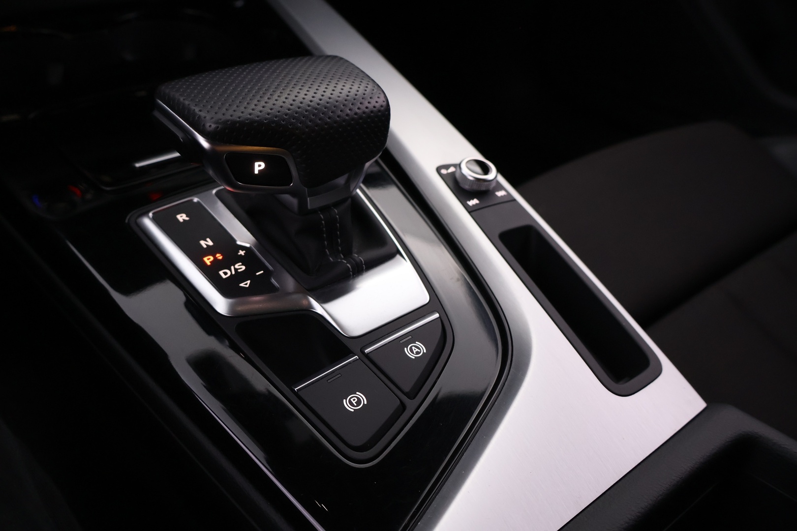 AUDI A4 2023