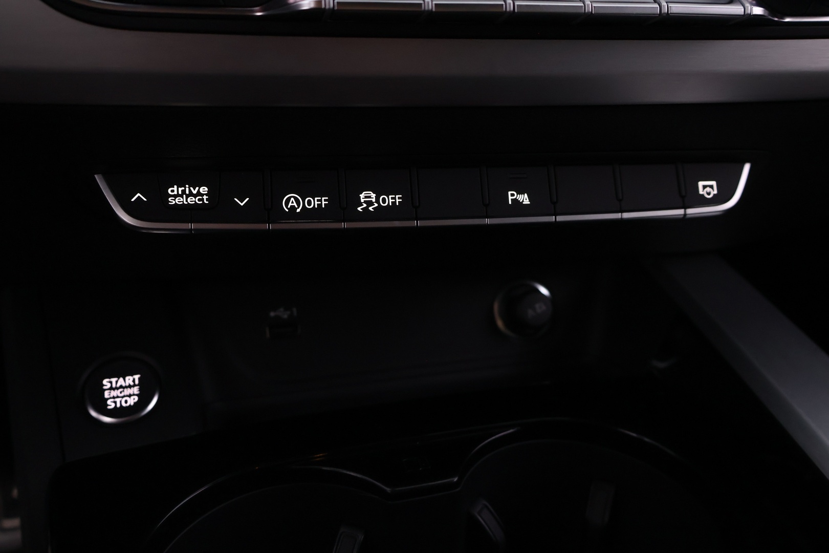 AUDI A4 2023