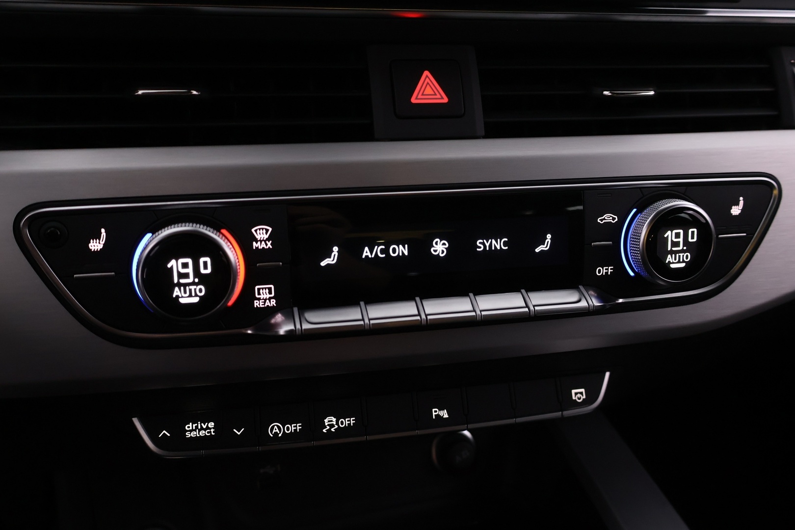 AUDI A4 2023