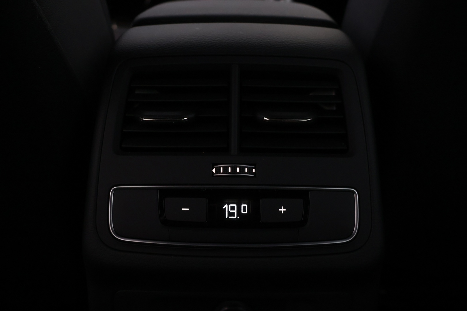 AUDI A4 2023