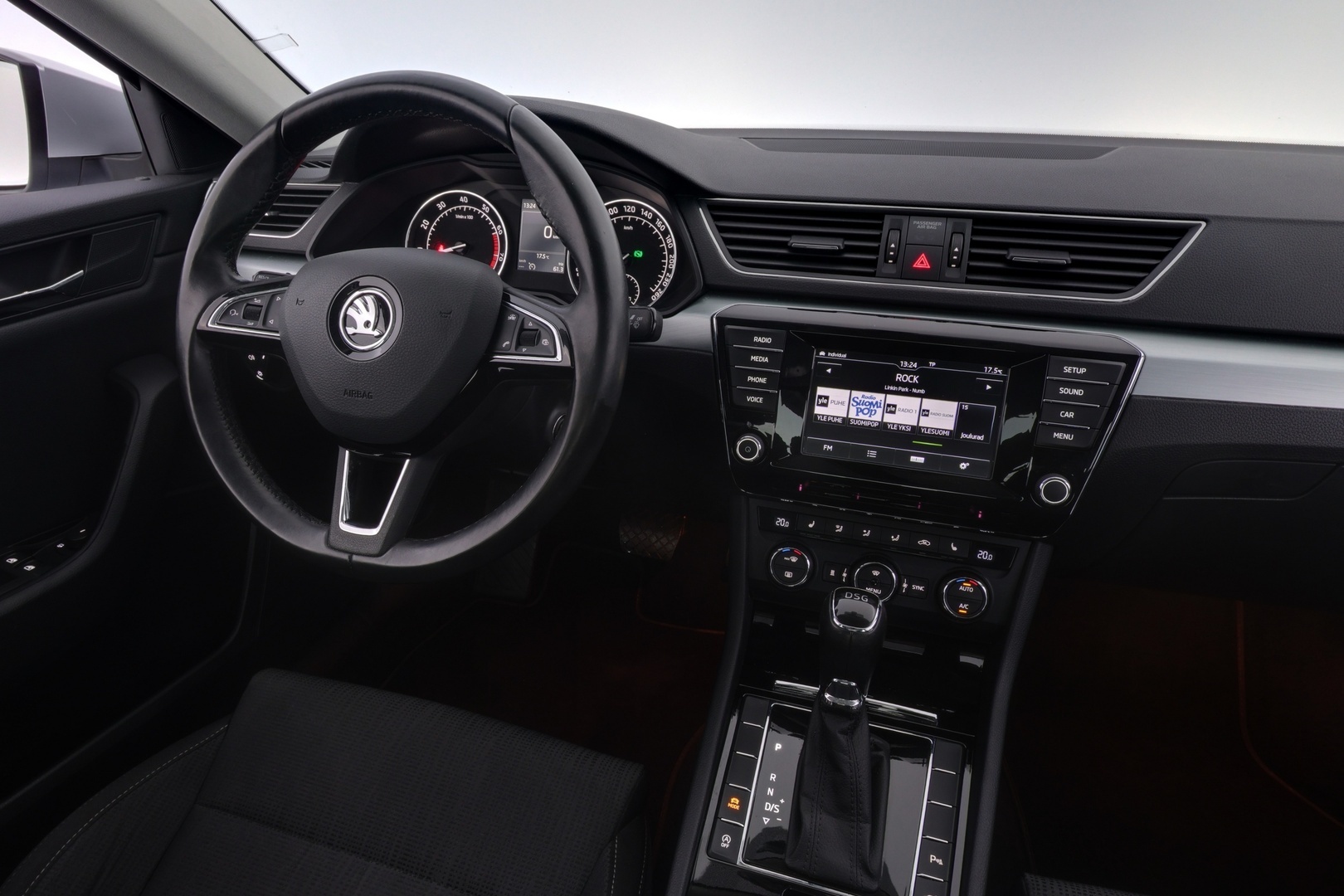 SKODA Superb 2016