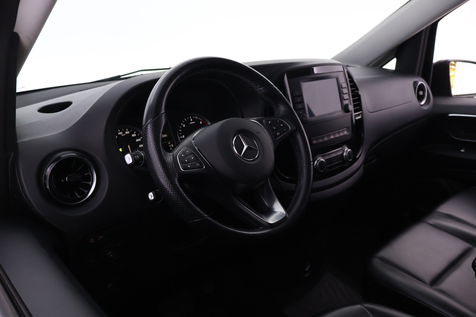 MERCEDES-BENZ Vito 2023