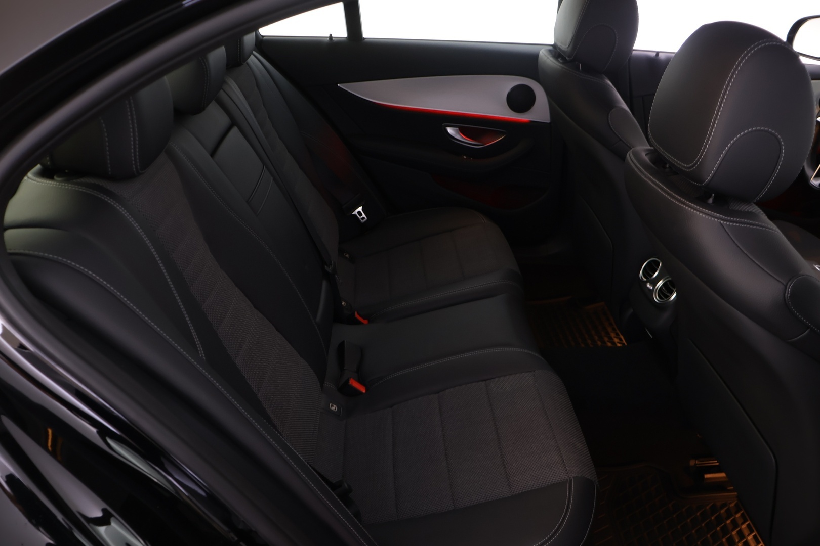 MERCEDES-BENZ E 2023