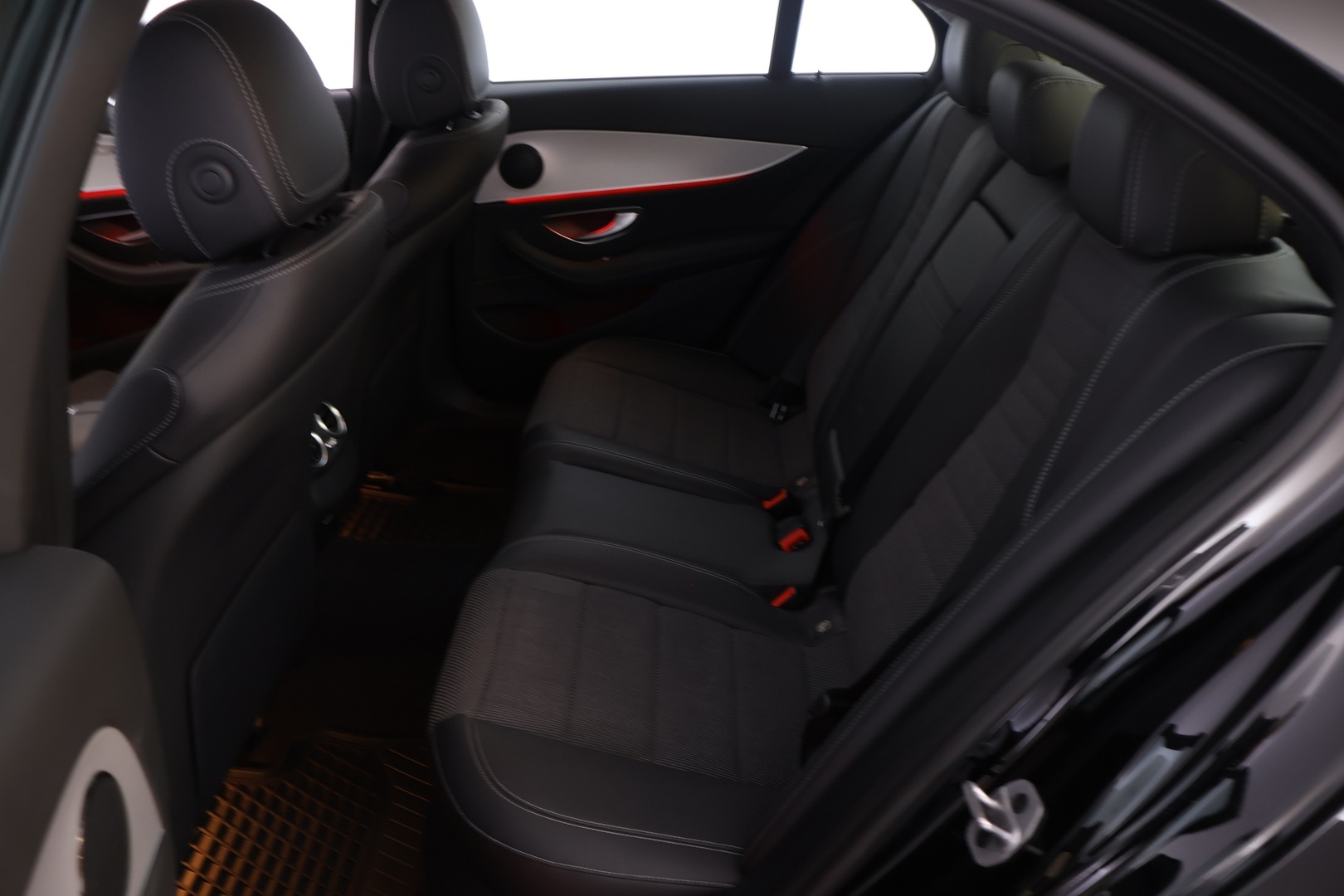 MERCEDES-BENZ E 2023