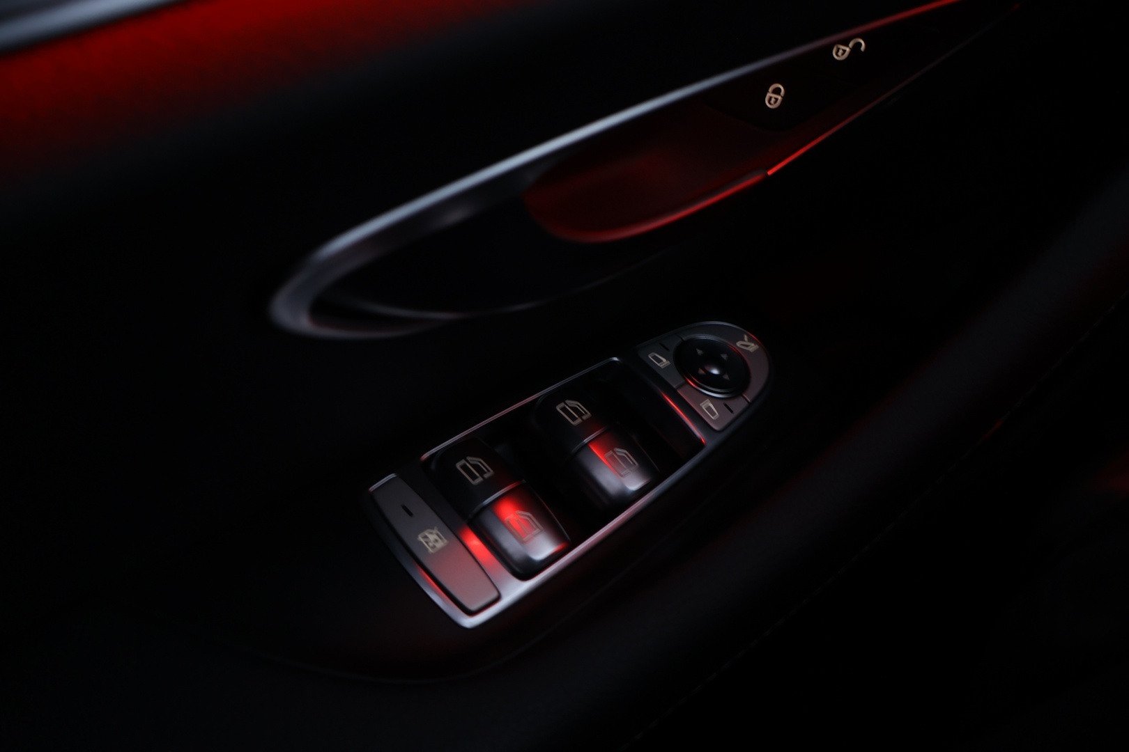 MERCEDES-BENZ E 2023