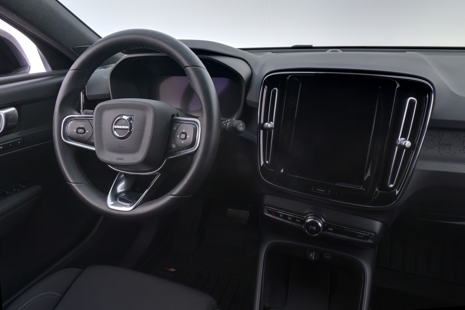 VOLVO XC40 2024