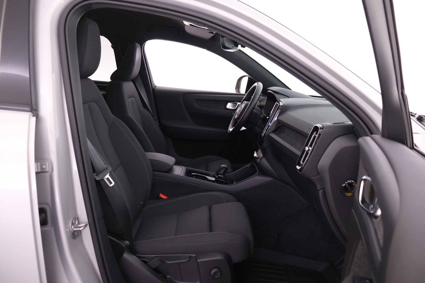 VOLVO XC40 2024