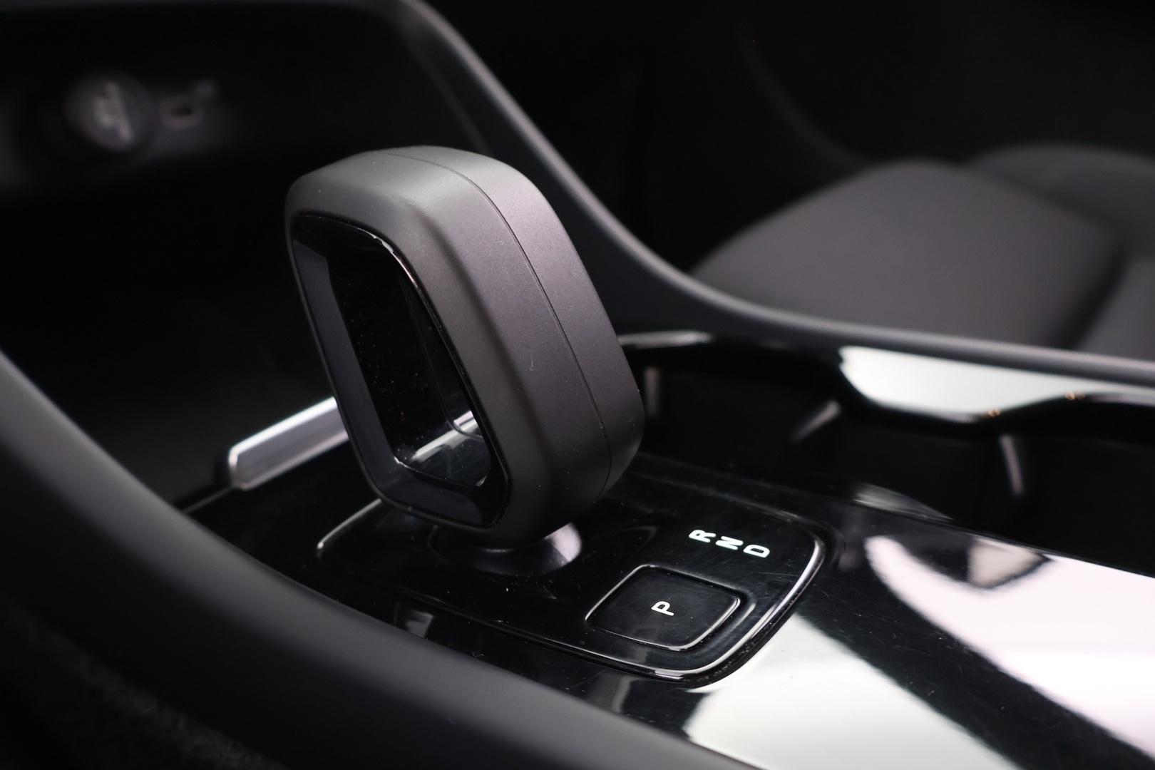 VOLVO XC40 2024