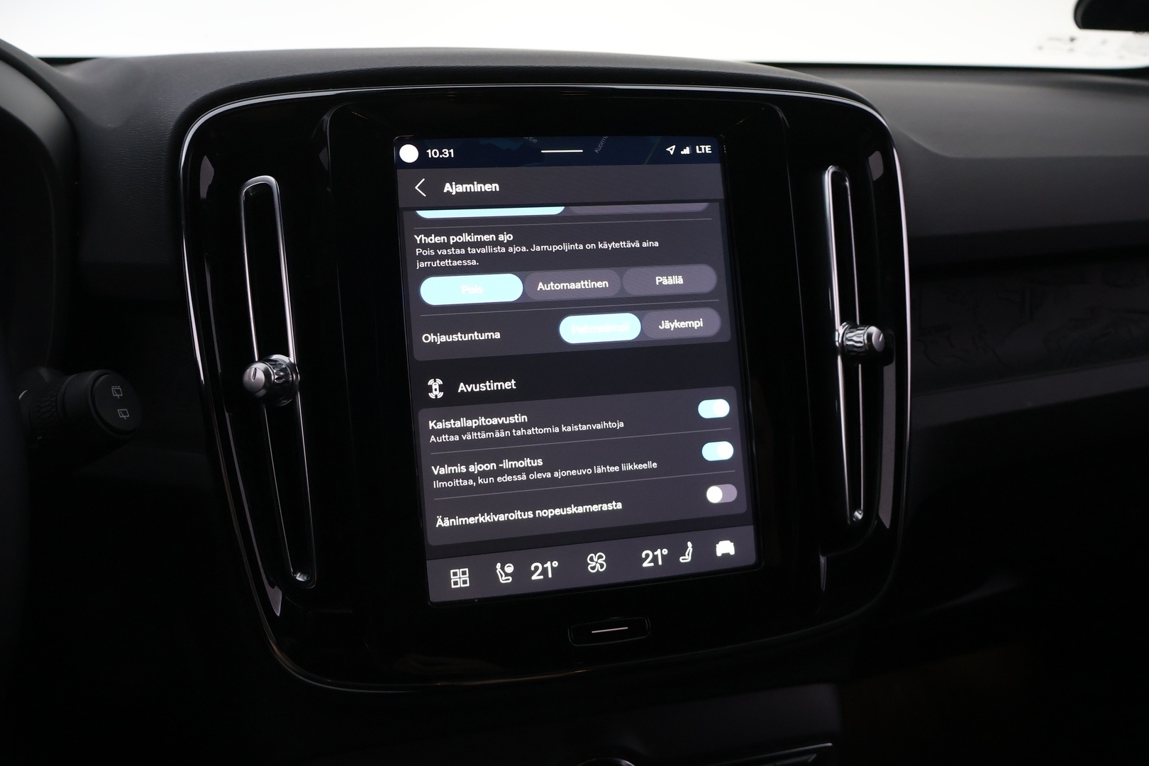 VOLVO XC40 2024