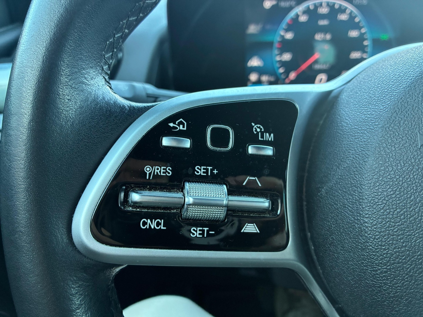 MERCEDES-BENZ GLB 2021