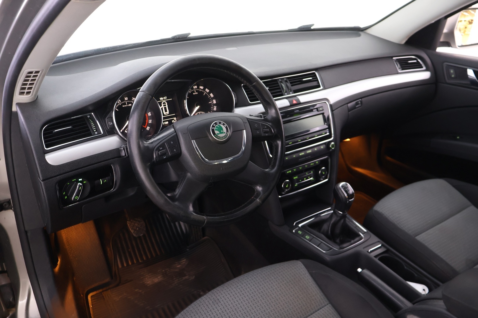 SKODA Superb 2010