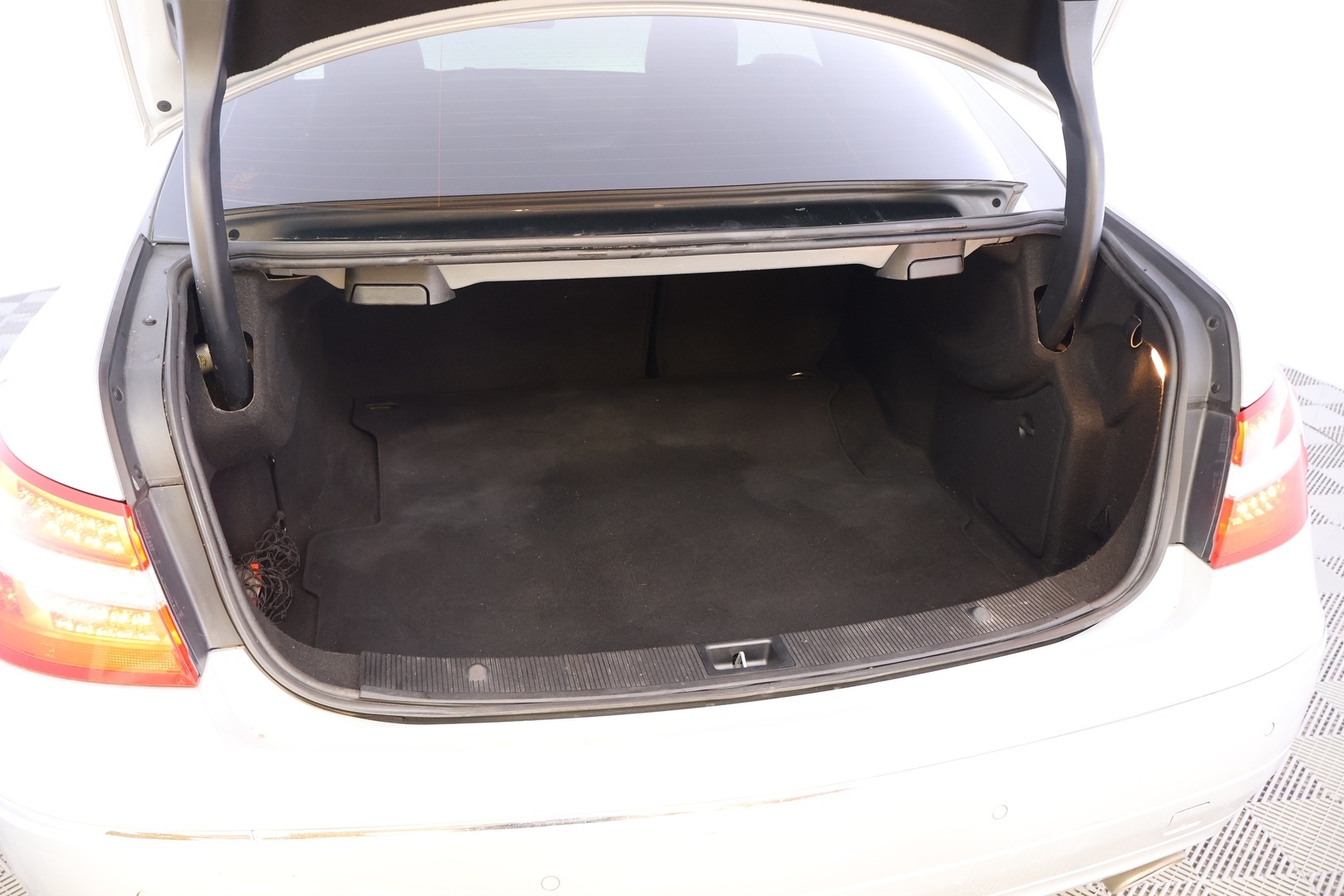 MERCEDES-BENZ E 2009