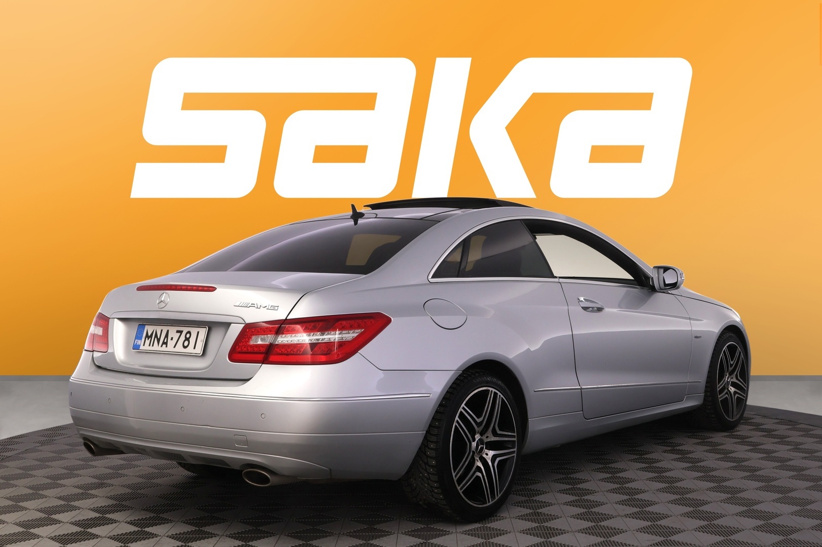 MERCEDES-BENZ E 2009