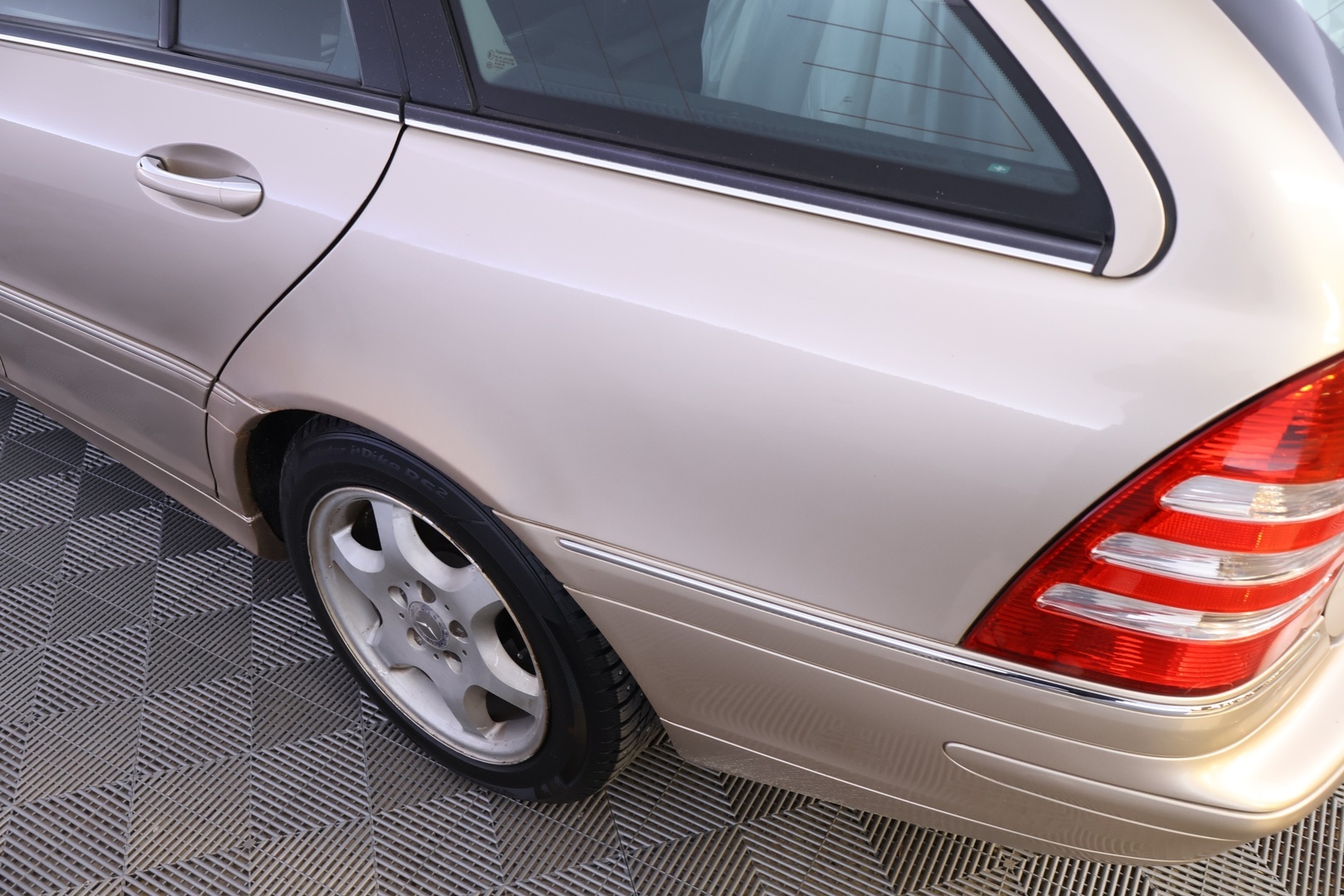 MERCEDES-BENZ C 2005
